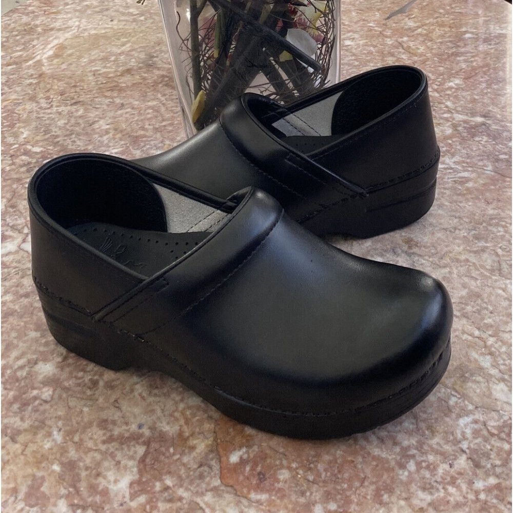 Dansko Professional Black Leather Clogs 006020202 Size US 9.5-10/EU 40 EUC! $129